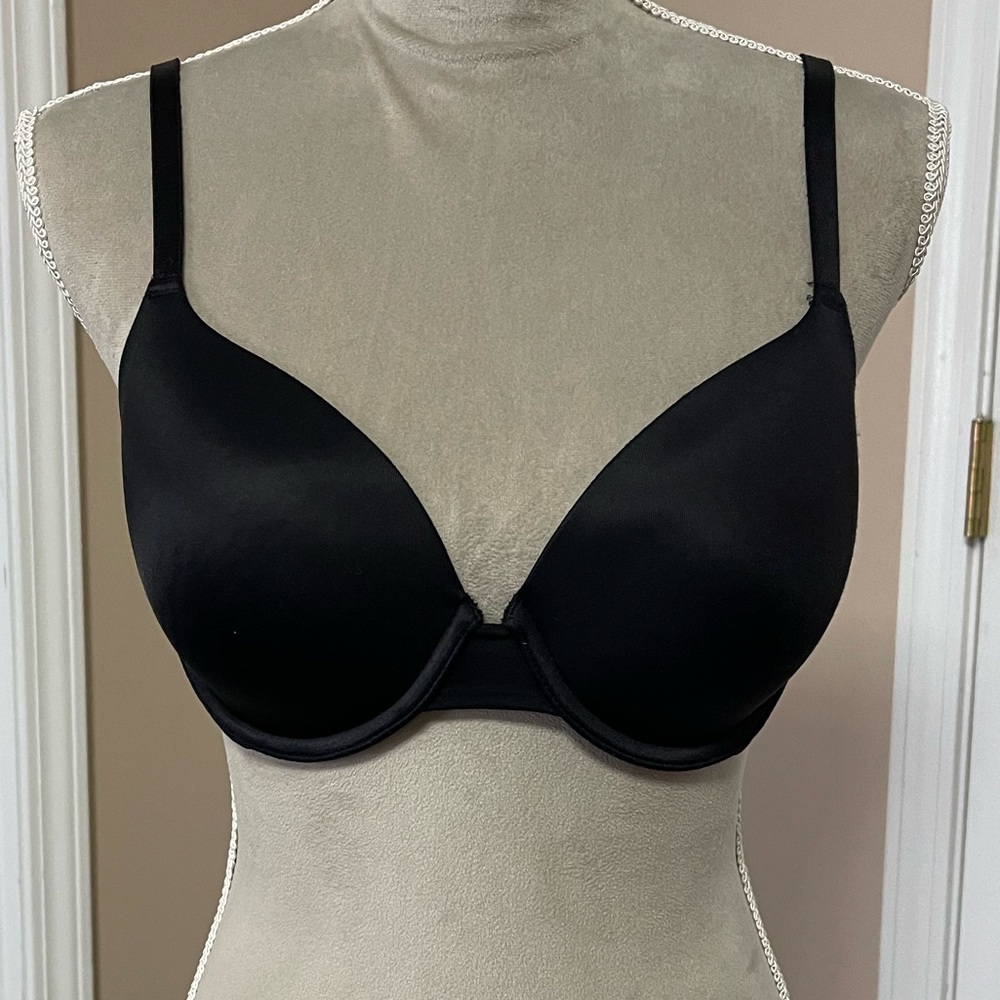 Pink by Victoria’s Secret Wear Everywhere Lightly lined T-shirt bra size 34D